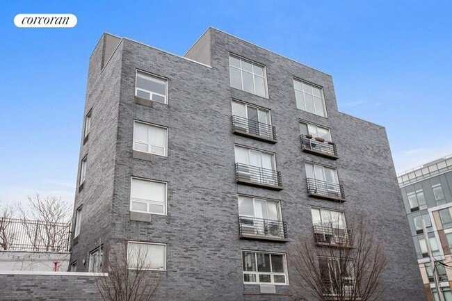 Building Photo - 15 Roebling St