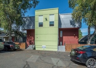 Building Photo - Beautifully Updated Queen Anne 2bd 2bath T...