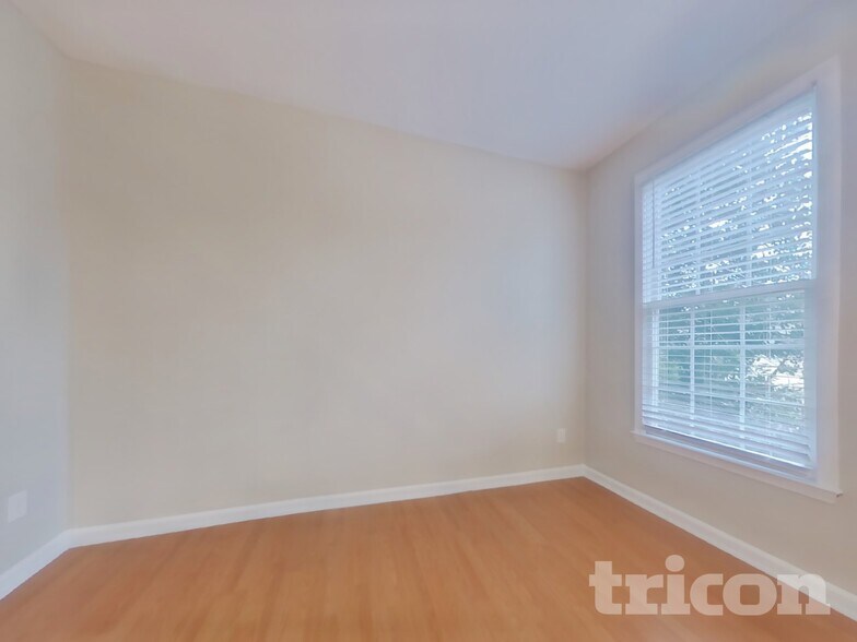 Building Photo - 1538 Fallen Leaf Dr SW