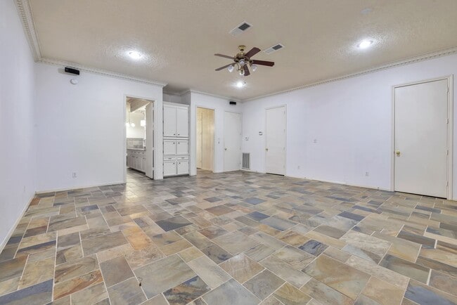 Building Photo - For Lease | 4 Bed, 3.5 Bath |4,764 Sq Ft |...