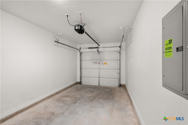 Building Photo - 1226 Concord Dr