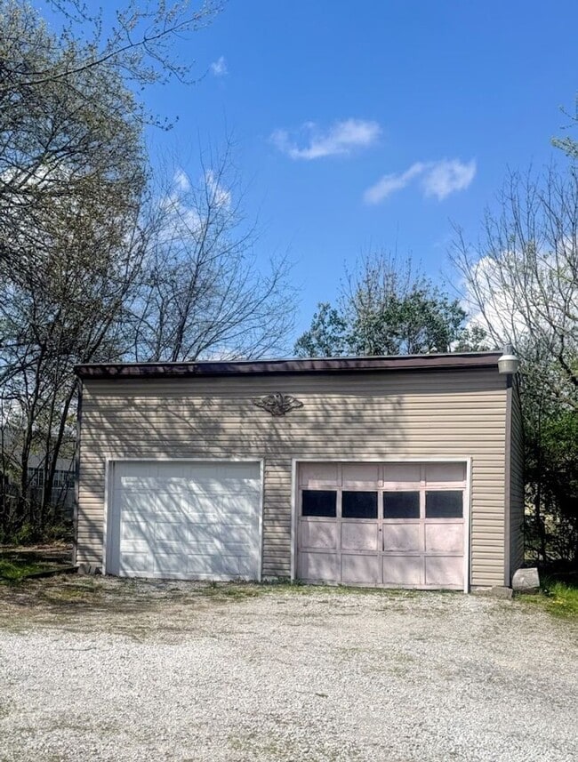 Building Photo - Spacious 4-Bedroom Home in North Canton – Prime Location