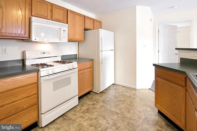 Building Photo - 502 Bradley Ct