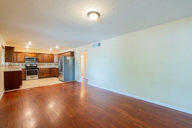 Building Photo - 2333 E Drachman St