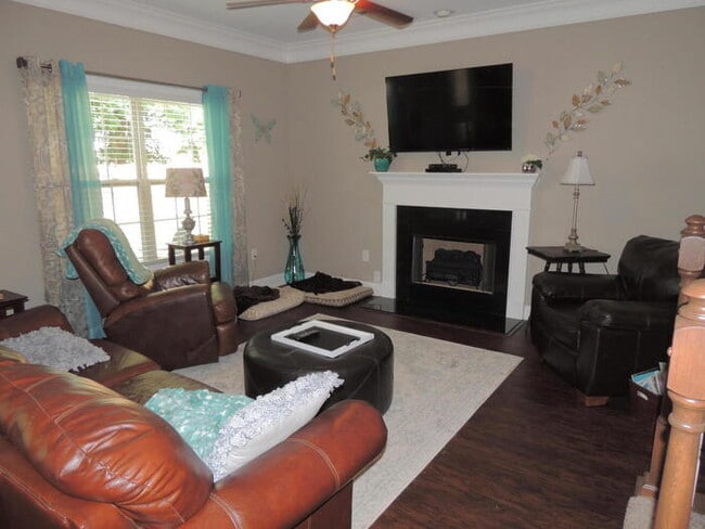 Building Photo - Rent Ready! Won't Last Long