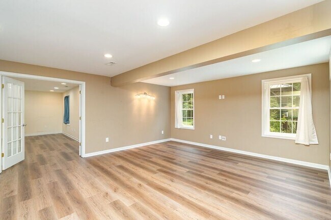 Building Photo - 5990 Parsons Lane