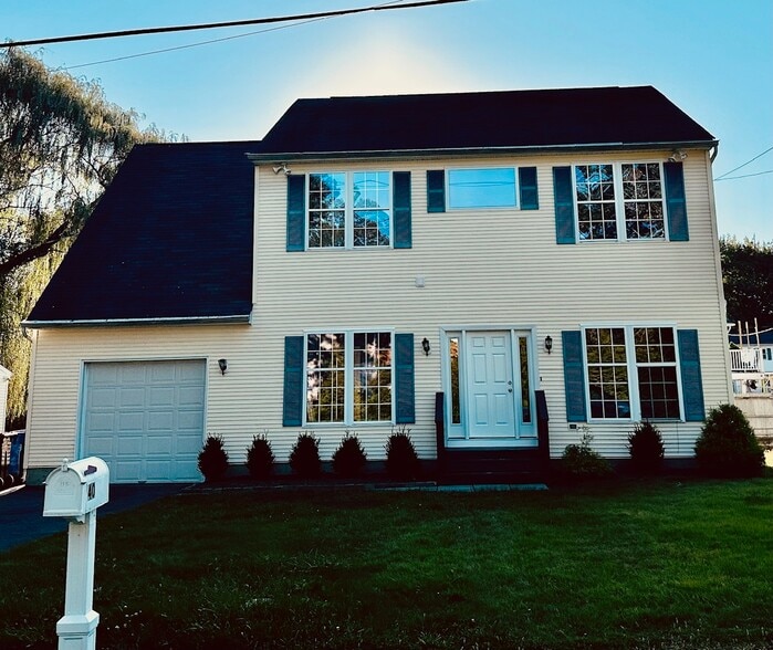 Primary Photo - 40 Marlin Dr