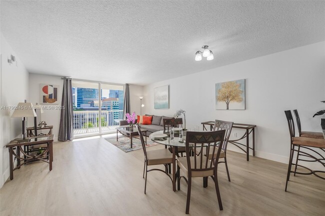 Primary Photo - 1200 Brickell Bay Dr