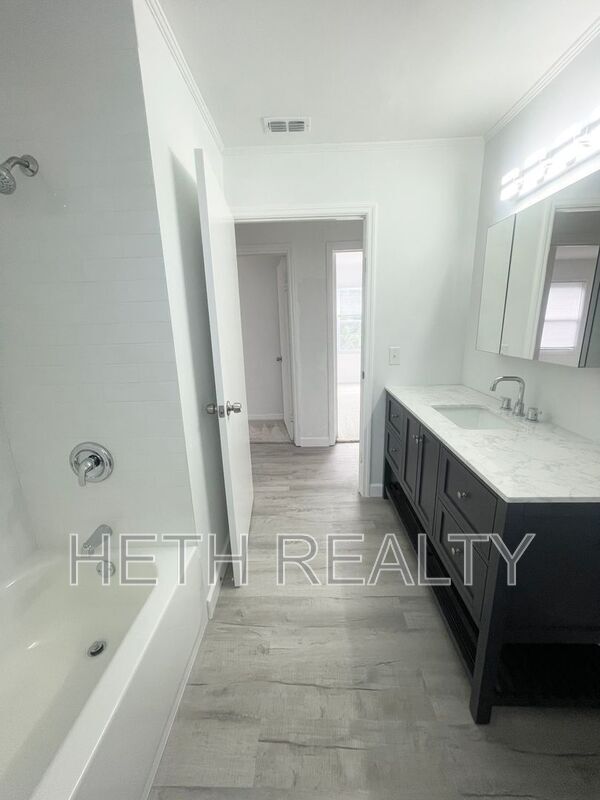 Building Photo - 1588 Hamilton Street