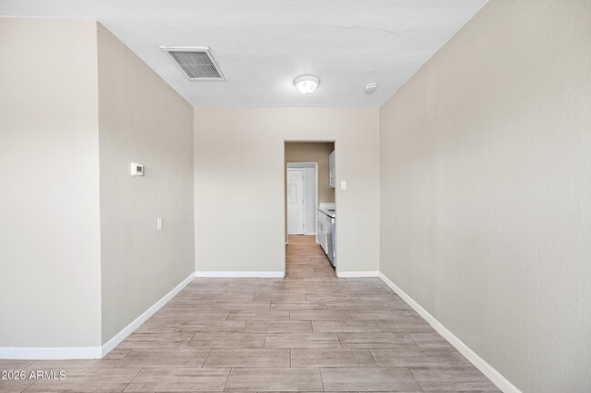 Building Photo - 907 N 22nd Pl