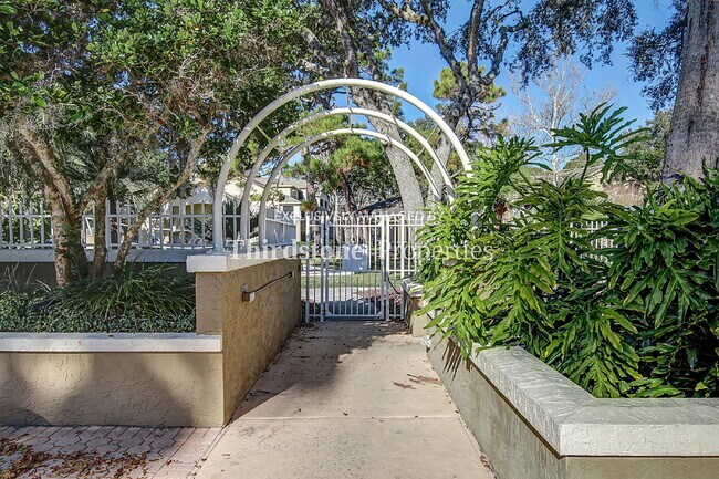 Building Photo - 11 Arbor Club Dr
