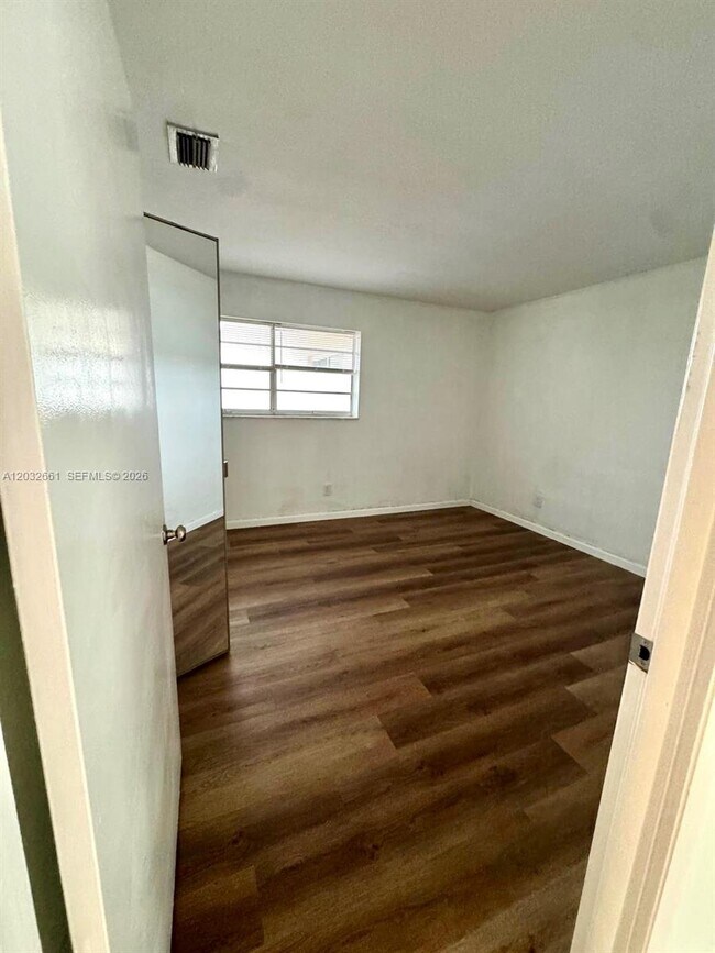 Building Photo - 2501 S Ocean Blvd