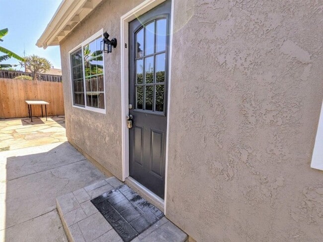 Building Photo - 10977 Bali Ln