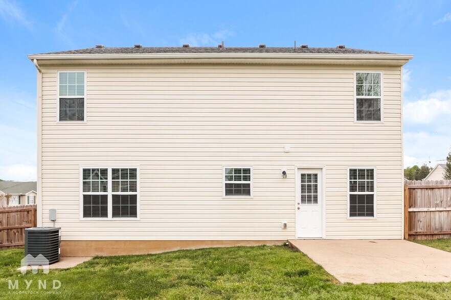 Building Photo - 1700 Chris Dr