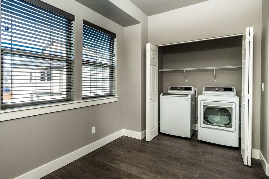 Building Photo - 20500 Empire Ave