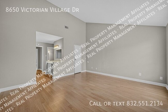 Building Photo - 8650 Victorian Village Dr