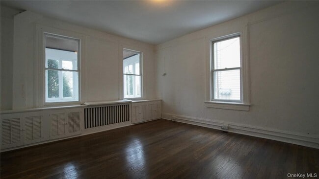 Building Photo - 27 Lawrence Ave