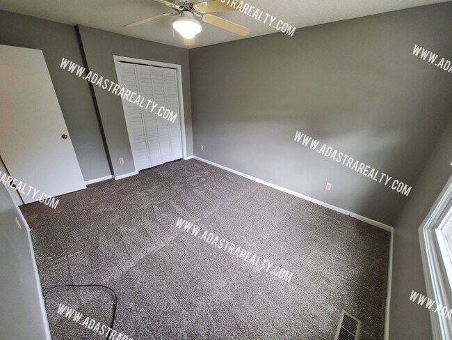 Building Photo - Gorgeous Shawnee Mission NW Home-Coming SO...