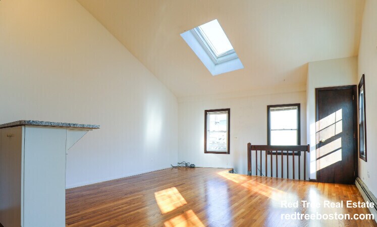 Building Photo - 10 Shepard St