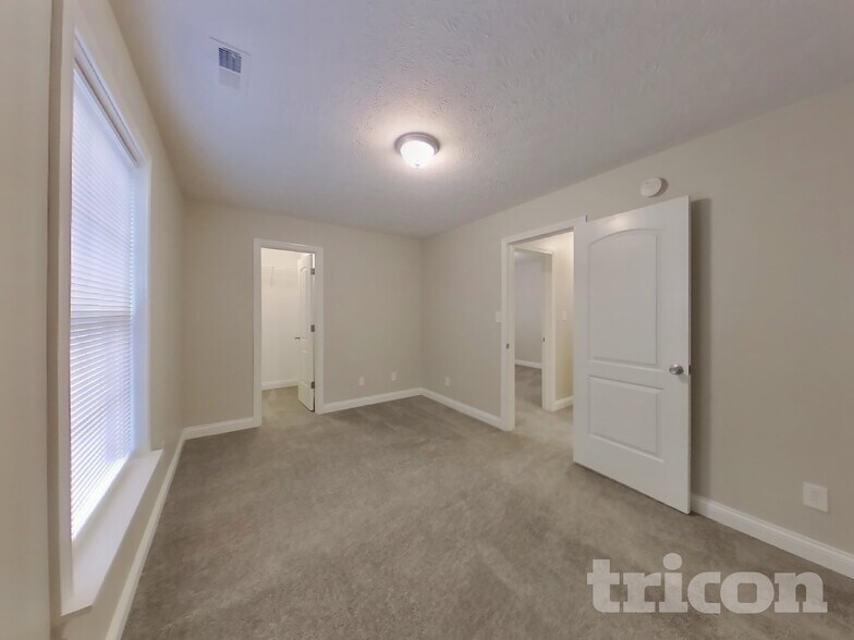 Building Photo - 722 Chestnut Ln