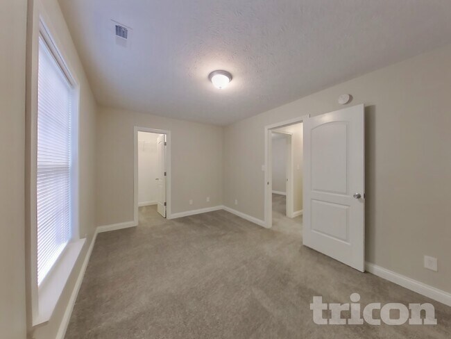 Building Photo - 722 Chestnut Ln