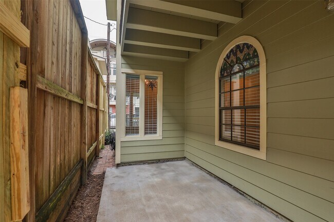 Building Photo - 1611 Oakdale St