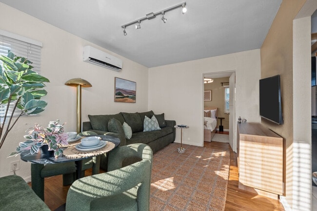 Primary Photo - 2796 K St