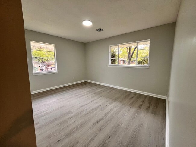 Building Photo - 962 Hanover Dr