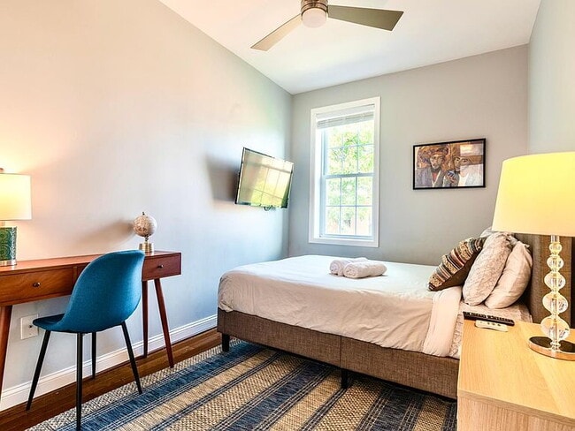 Building Photo - "Spacious 3-Bed, 3-Bath Urban Retreat in Vibrant Washington, DC Neighborhood!"