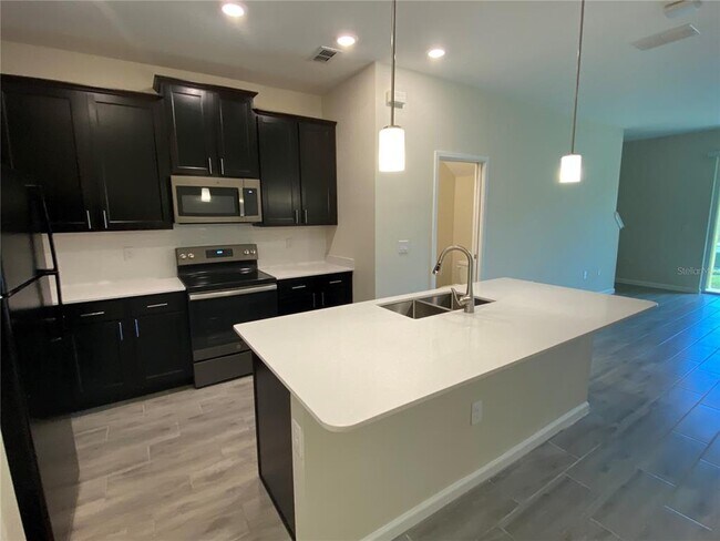 Building Photo - 9360 Tecumseh Dr
