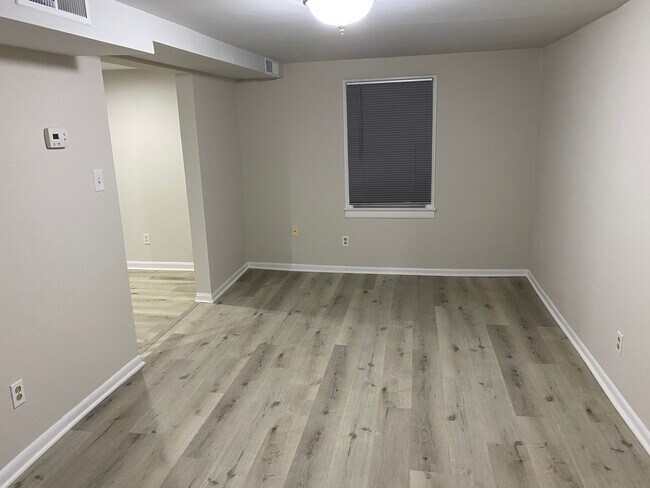 Building Photo - 563 Pennington Ave