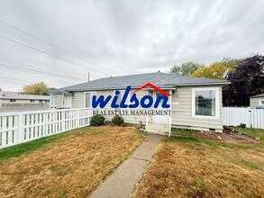 Building Photo - 1420-1420 Queen Ave