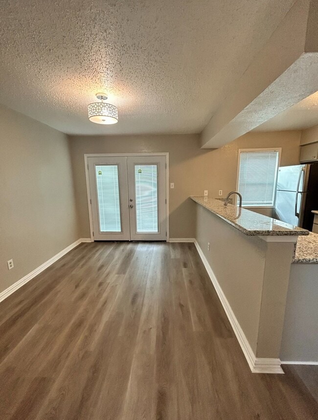 Building Photo - 3901 Woodchase Dr