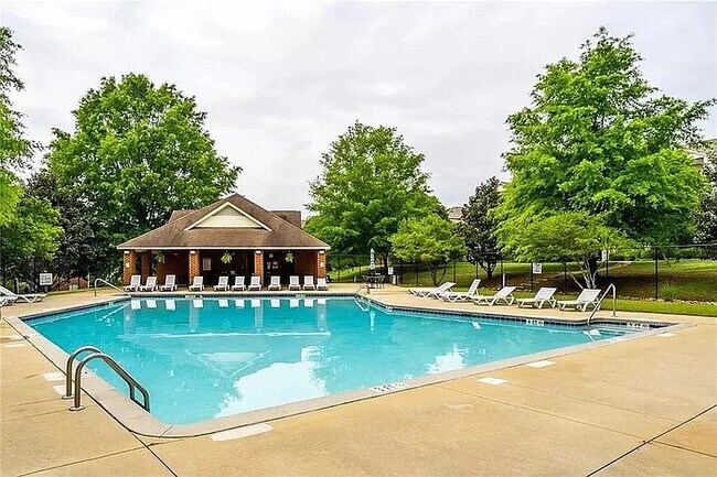 Building Photo - 131 Wexford Dr