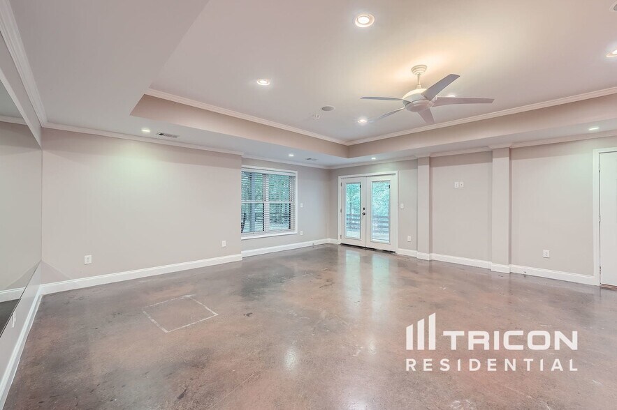 Building Photo - 6315 Tamarack Tr