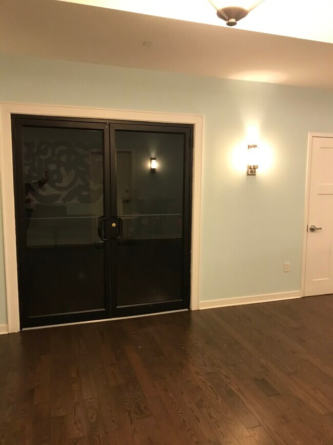 Building Photo - 5 Main St