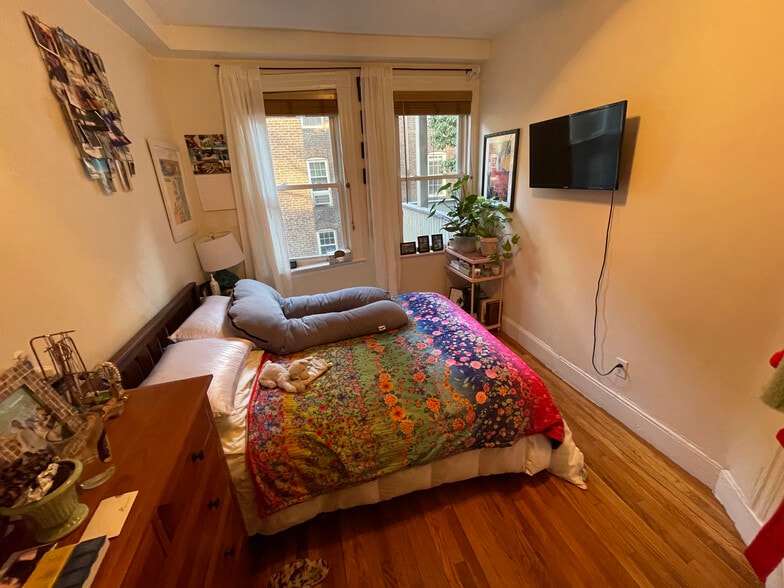 Building Photo - 54 Saint Germain St