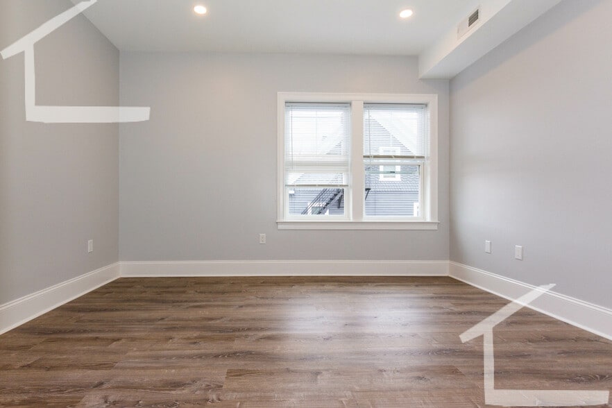 Building Photo - 120 Kenrick St