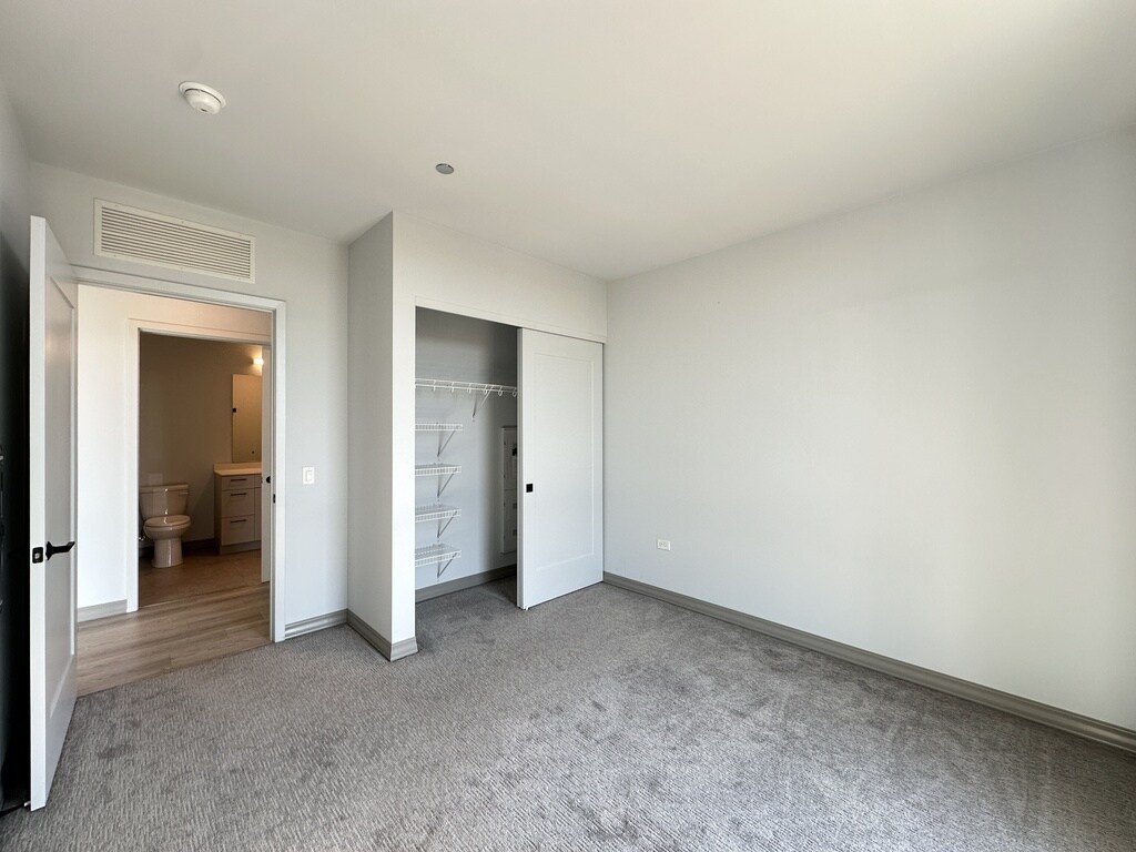 Building Photo - 2155 N Elston Ave