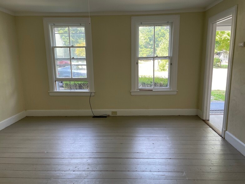 Building Photo - 25 Thompson St