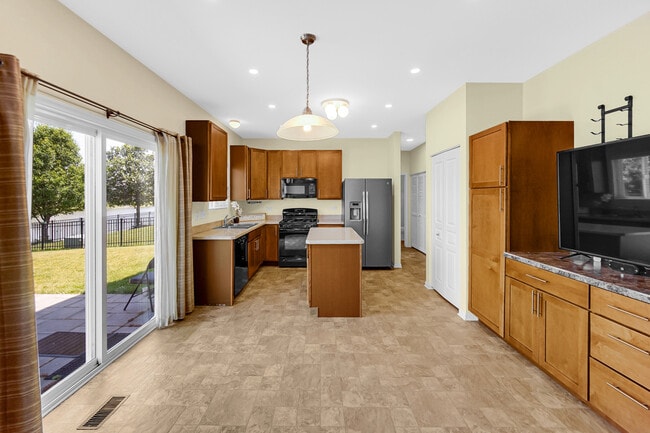 Building Photo - 821 Chopin Pl
