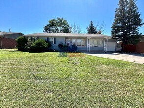 Building Photo - 919 Panorama Dr