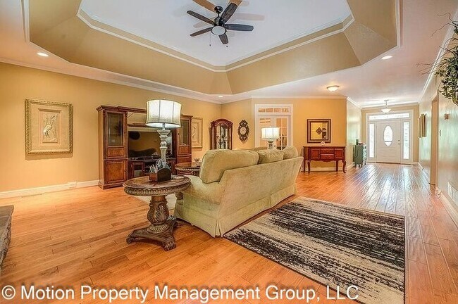 Building Photo - 682 E Mourning Dove Ct