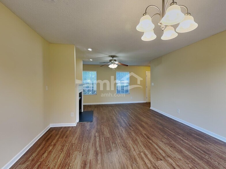 Building Photo - 1208 Scarlett Dr