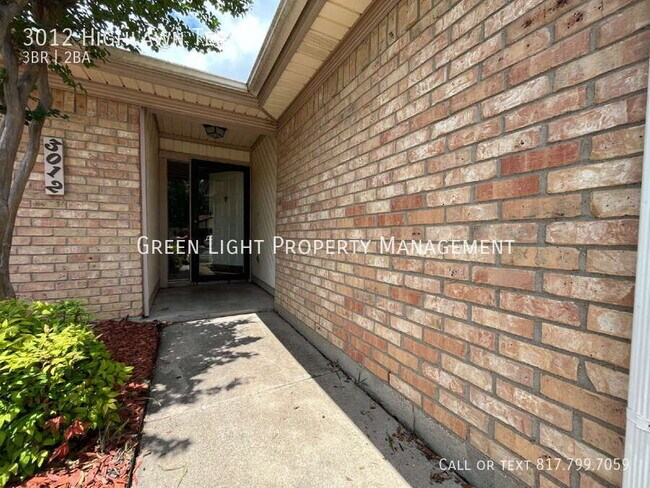 Building Photo - 3012 Highlawn Terrace