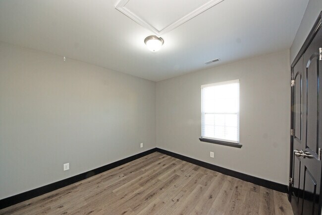 Building Photo - 315 Basil Ct