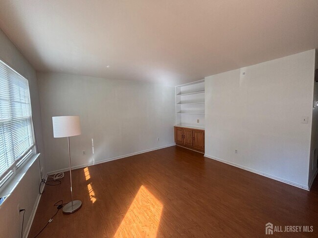 Building Photo - 211 Gambocz Ct