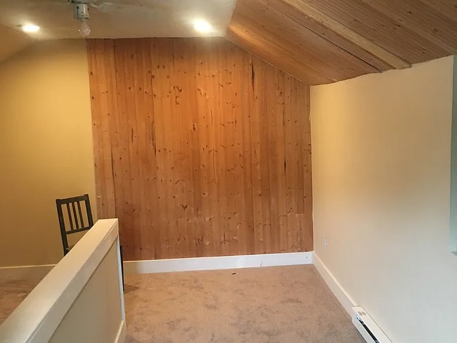 Building Photo - Spacious 4-bedroom, 1.5-bath townhome
