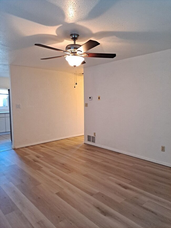 Building Photo - 40131 US-50