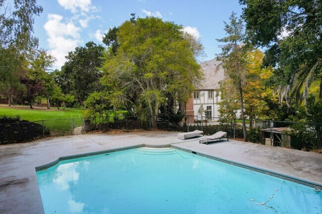 Building Photo - 85 Fagan Dr